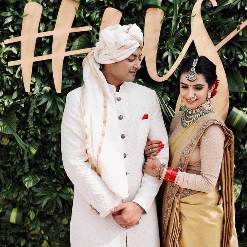 Best Romantic Couple Photo Ideas - Updated (2023) 1 Couple Poses 2 - WeddingPullav