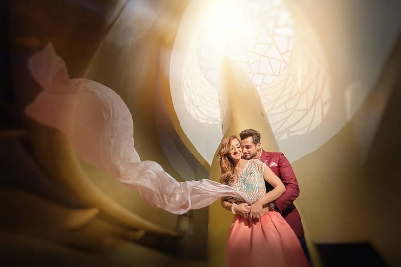 Best Romantic Couple Photo Ideas - Updated (2023) 15 Couple Poses 28 - WeddingPullav