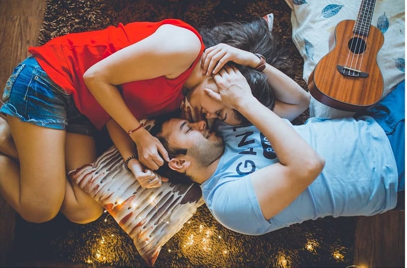 Best Romantic Couple Photo Ideas - Updated (2023) 16 Couple Poses 29 - WeddingPullav