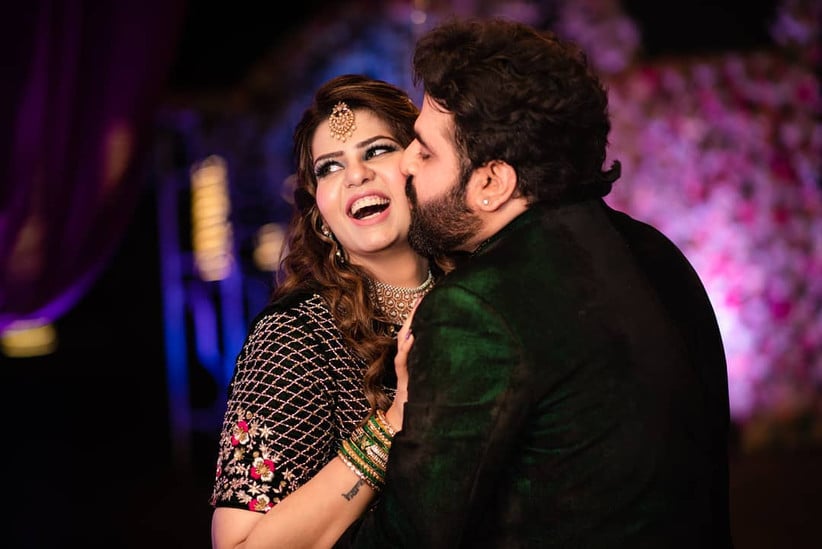 Best Romantic Couple Photo Ideas - Updated (2023) 18 Couple Poses 31 - WeddingPullav