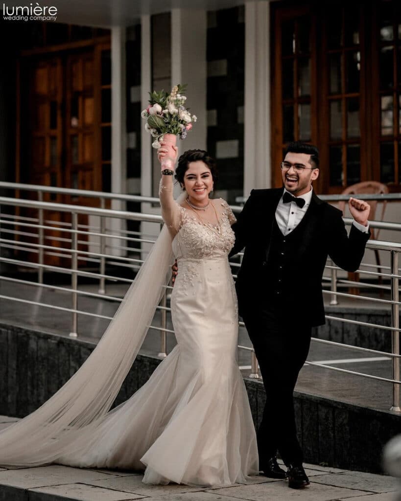 Best Romantic Couple Photo Ideas - Updated (2023) 27 Couple Poses 40 - WeddingPullav