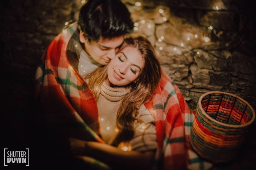 Best Romantic Couple Photo Ideas - Updated (2023) 31 Couple Poses 47 - WeddingPullav