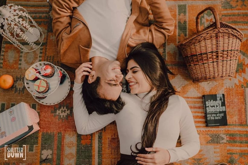 Best Romantic Couple Photo Ideas - Updated (2023) 32 Couple Poses 48 - WeddingPullav