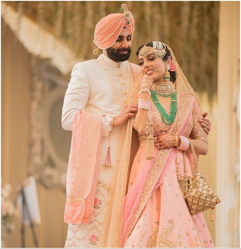 Best Romantic Couple Photo Ideas - Updated (2023) 4 Couple Poses 5 - WeddingPullav