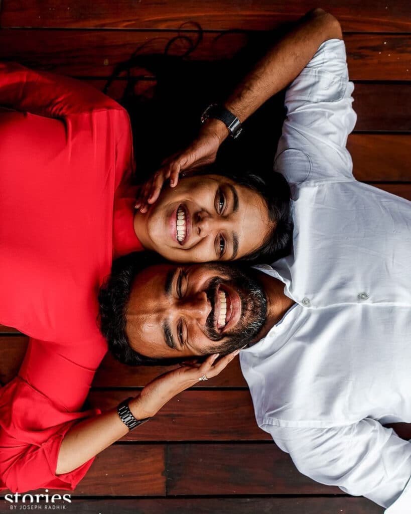 Best Romantic Couple Photo Ideas - Updated (2023) 36 Couple Poses 53 - WeddingPullav