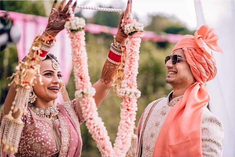 Best Romantic Couple Photo Ideas - Updated (2023) 43 Couple Poses 61 - WeddingPullav