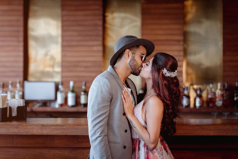 Best Romantic Couple Photo Ideas - Updated (2023) 50 Couple Poses 71 - WeddingPullav